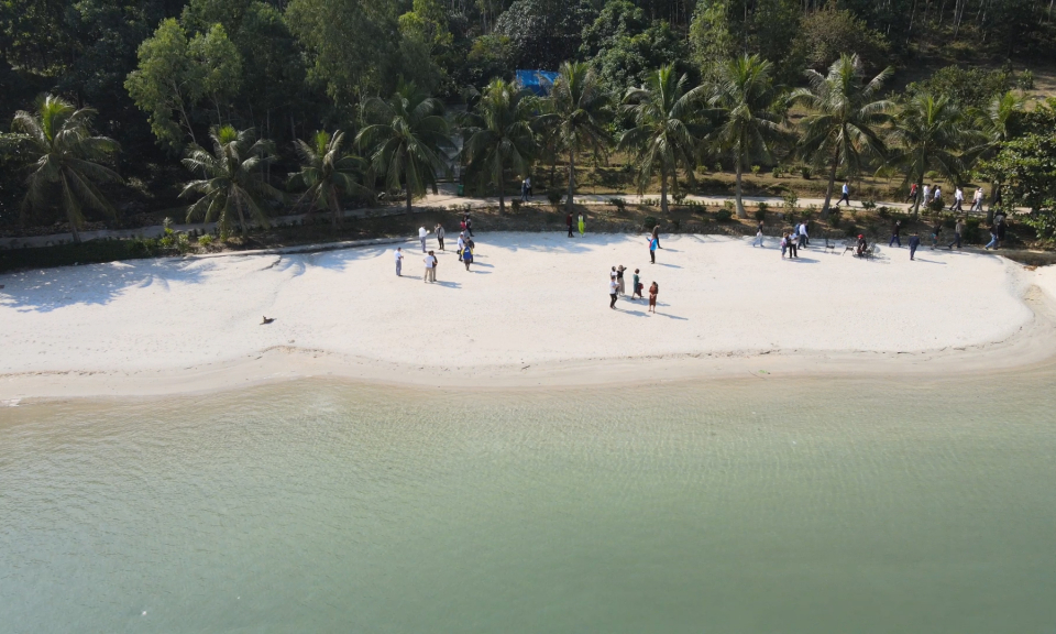 Đoàn Famtrip khảo sát du lịch hang Vũng Đục, Đảo Vạn Ruồi 