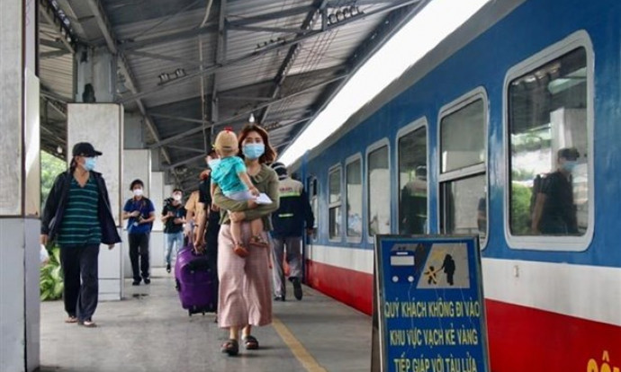 Giảm 15% giá vé tàu cho người có hoàn cảnh khó khăn từ TP.HCM về quê
