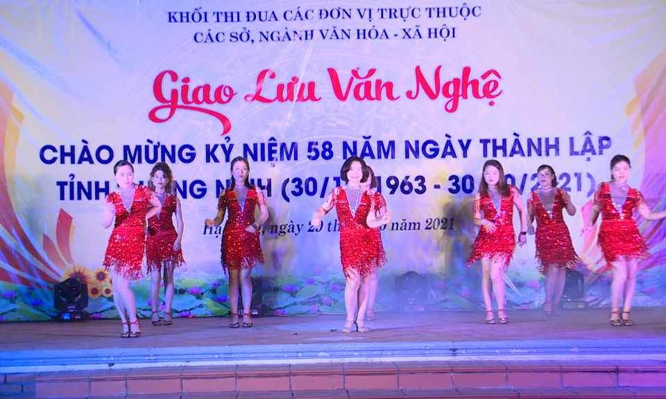 Giao lưu văn nghệ chào mừng kỷ niệm 58 năm thành lập tỉnh