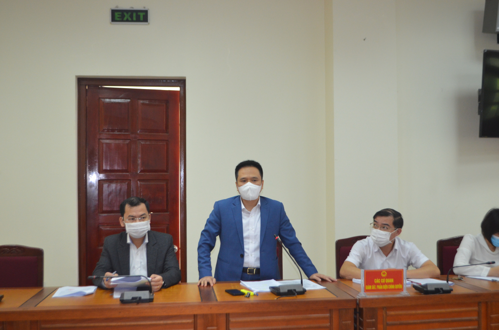Lãnh đạo UBND TP Hạ Long báo cáo quá trình giải quyết nội dung kiến nghị của các hộ dân.