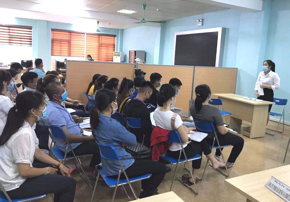 Tư vấn việc làm cho người lao động tại Trung tâm Dịch vụ việc làm tỉnh Quảng Ninh.