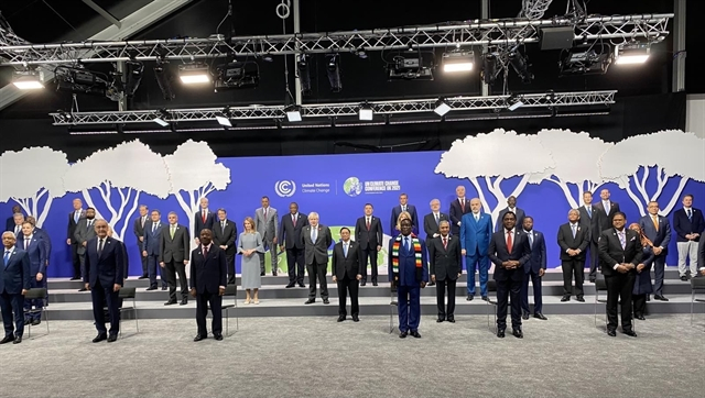 Prime Minister Phạm Minh Chính takes a group photo with leaders of countries on the sidelines of the launch of the Global Methane Pledge.