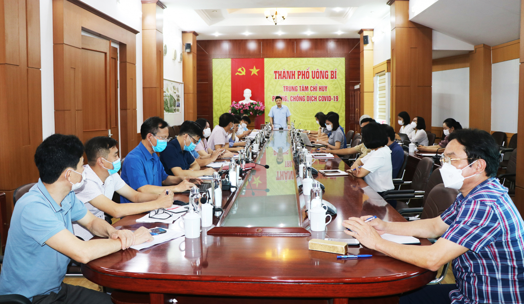 TP Uông Bí họp triển khai ngay các biện pháp chống dịch trước diễn biến số F0 ngày 6/11 tăng cao.