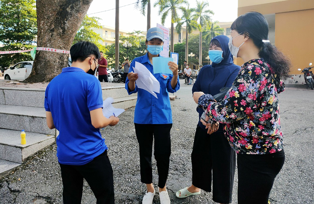 Trước đó công tác tuyền thông về hoạt động tầm soát diện rộng trên địa bàn phường Phương Đông đã được triển khai khá kỹ lưỡng.