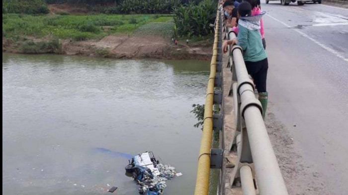 Lộ nguyên nhân ô tô từ cao tốc Nội Bài - Lào Cai bay xuống suối Ngòi Thia 1