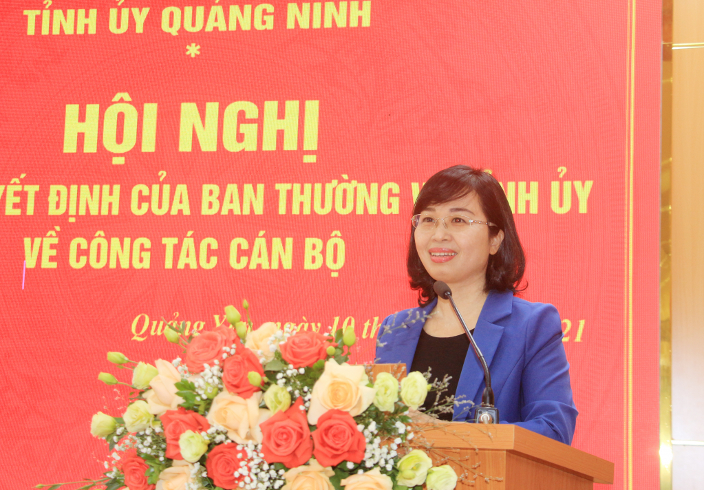 Đồng chí Trịnh Thị Minh Thanh, Phó Bí thư Tỉnh ủy, Phó Chủ tịch Thường trực HĐND tỉnh, phát biểu giao nhiệm vụ cho 2 đồng chí.