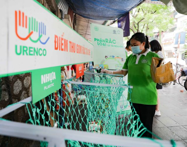 A volunteer sorting recycled waste at a garbage exchange in Cửa Đông Ward, Hoàn Kiếm District, Hà Nội. 