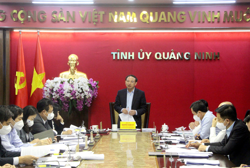 Đồng chí Nguyễn Xuân Ký, Ủy viên Trung ương Đảng, Bí thư Tỉnh ủy, Chủ tịch HĐND tỉnh, kết luận hội nghị.