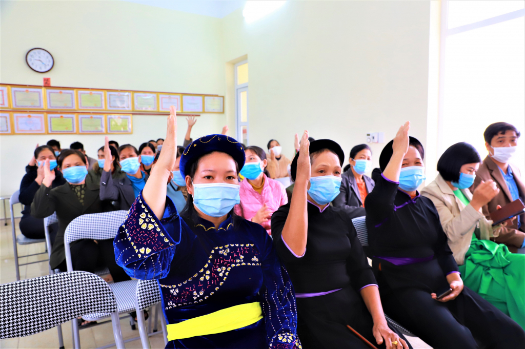 Nhân dân biểu quyết thông qua Quy ước sửa đổi.