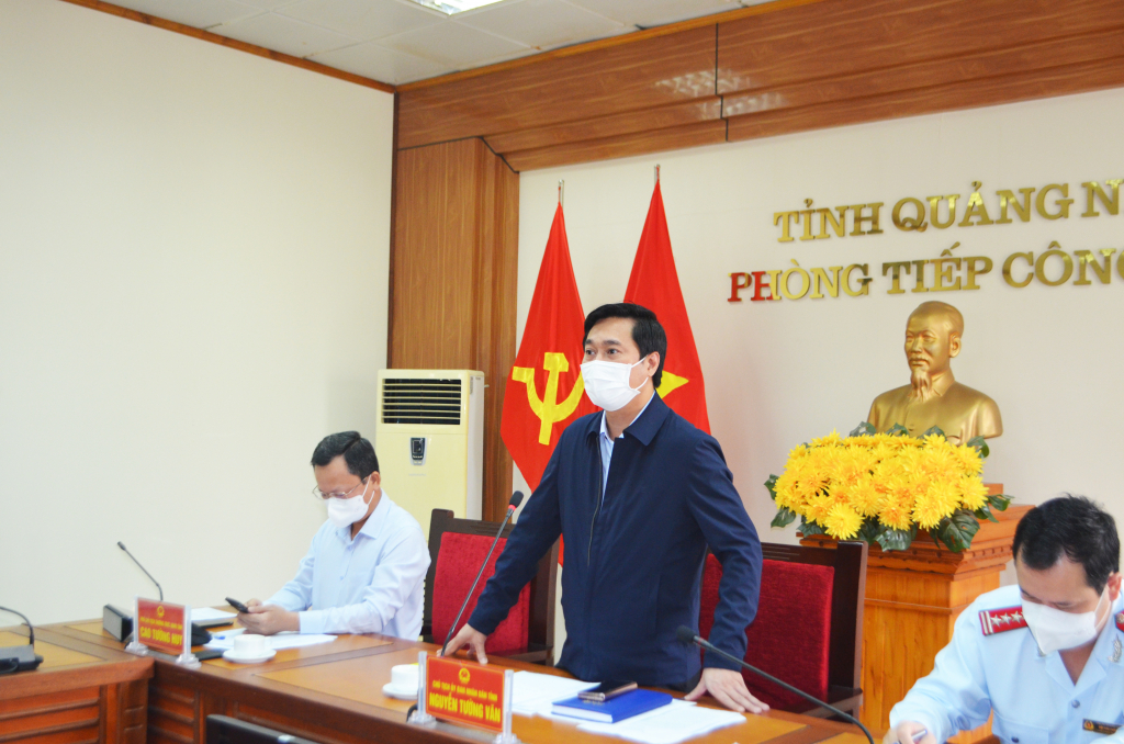 Đồng chí Nguyễn Tường Văn, Phó Bí thư Tỉnh ủy, Chủ tịch UBND tỉnh chủ trì buổi tiếp công dân 