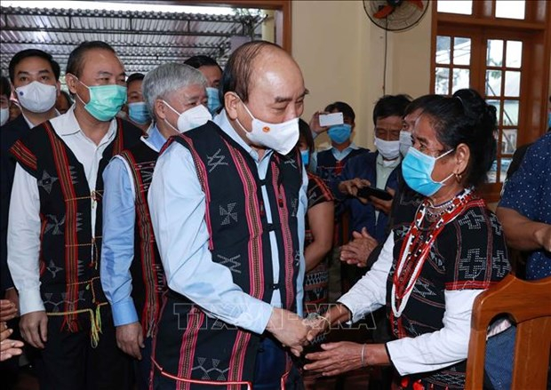 President Nguyễn Xuân Phúc celebrated the Great National Unity Day with people in Ba Commune, Đông Giang District in the central province of Quảng Nam.