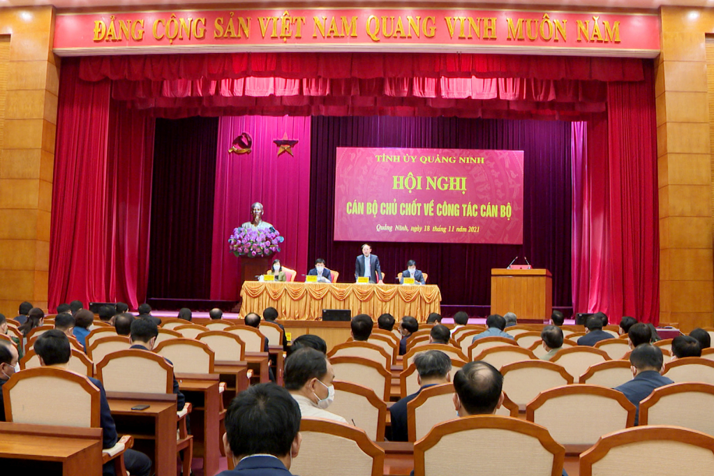 Hội nghị cán bộ chủ chốt về công tác cán bộ.