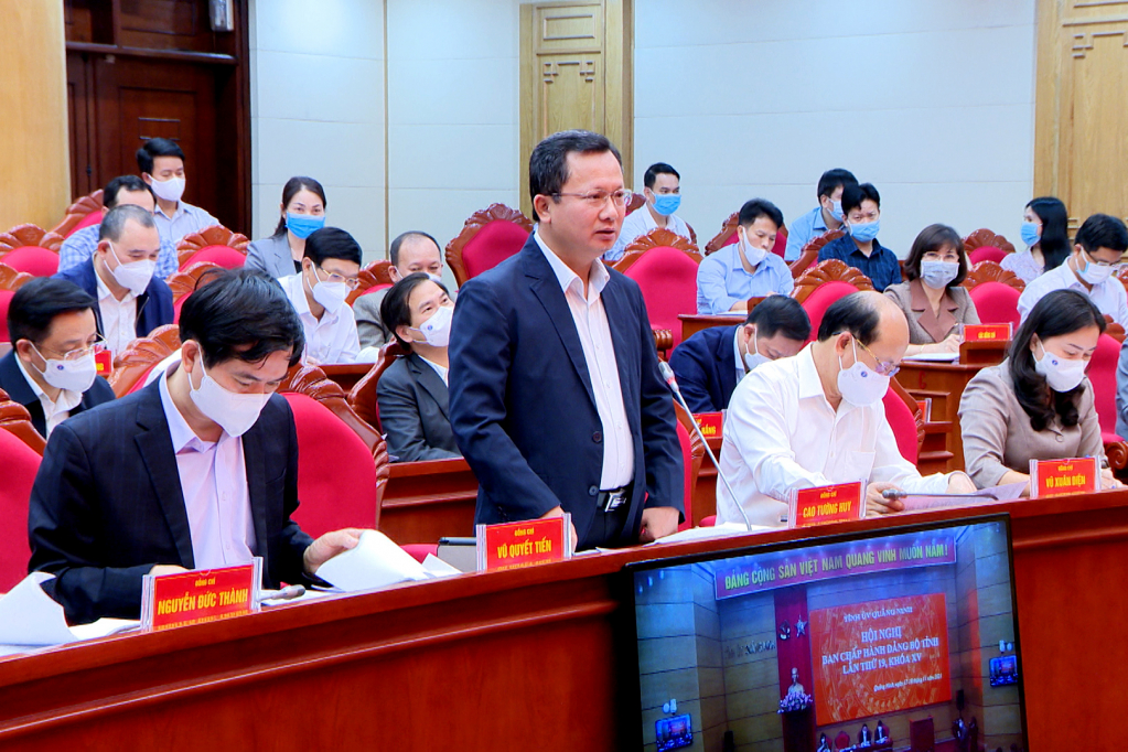 Đồng chí Cao Tường Huy, Phó Chủ tịch Thường trực UBND tỉnh, phát biểu tại hội nghị.