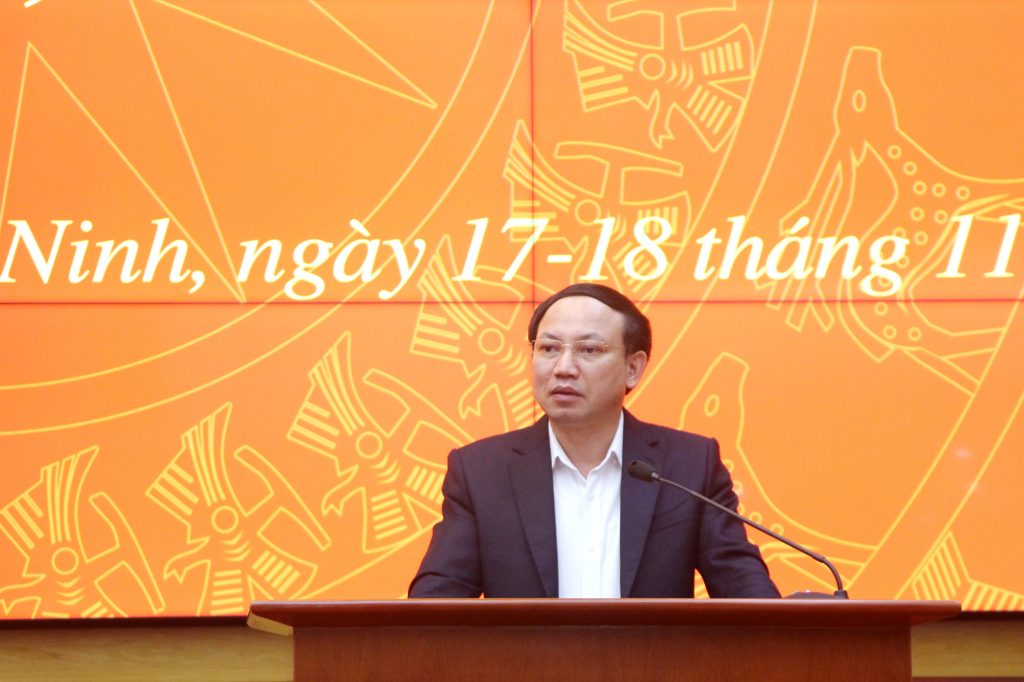 Đồng chí Nguyễn Xuân Ký, Ủy viên Trung ương Đảng, Bí thư Tỉnh ủy, Chủ tịch HĐND tỉnh, phát biểu kết luận hội nghị.