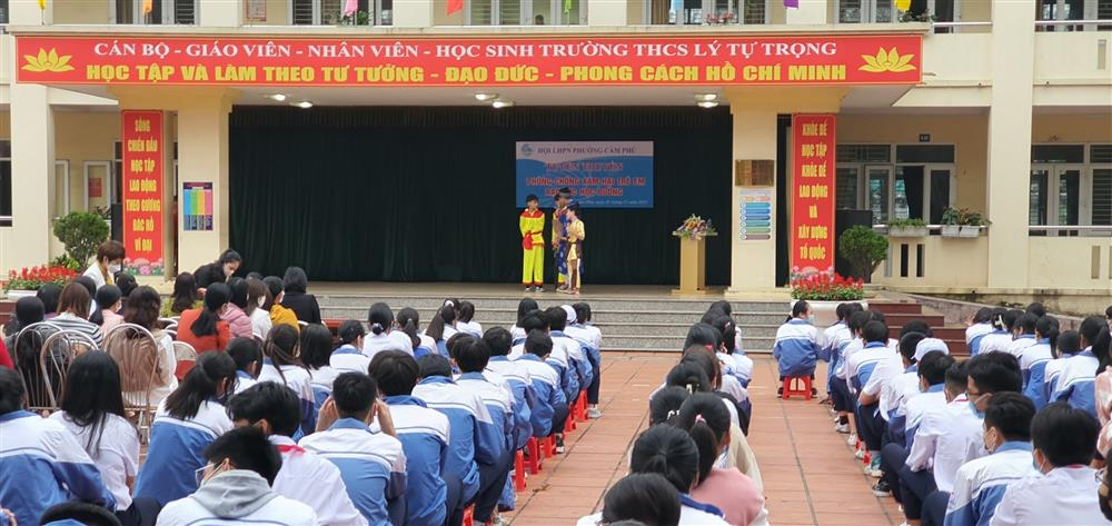 Tuyên truyền phòng chống xâm hại trẻ em, bạo lực học đường tại trường THCS Lý Tự Trọng, phường Cẩm Phú, TP Cẩm Phả.