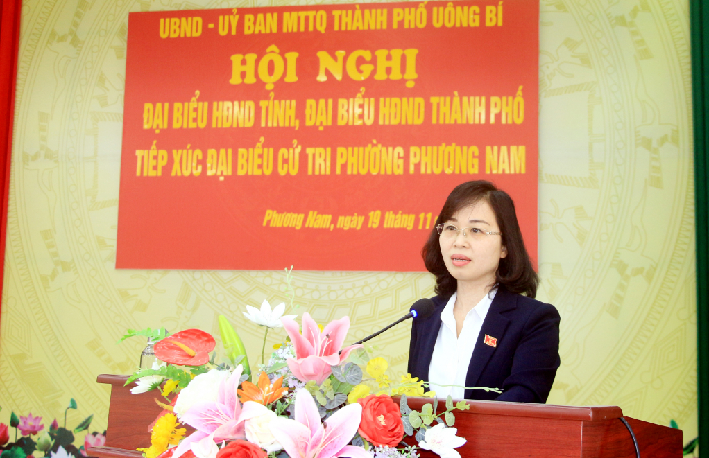 Đồng chí Trịnh Thị Minh Thanh, Phó Bí thư Tỉnh ủy, Phó Chủ tịch Thường trực HĐND tỉnh, thông báo nội dung chương trình kỳ họp thường lệ cuối năm 2021.