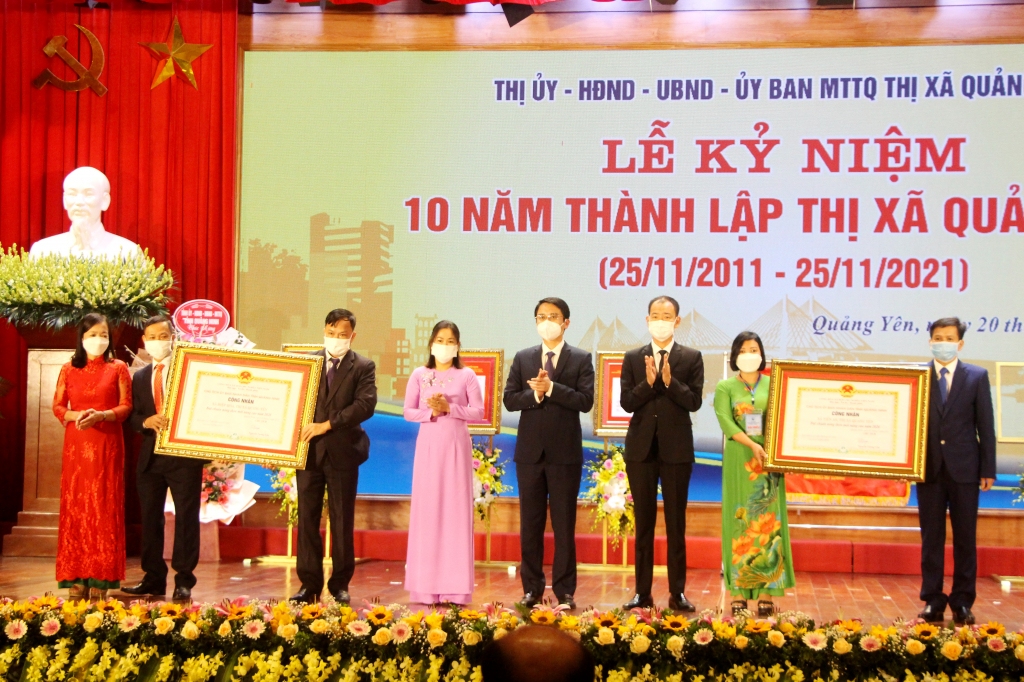 Xã Hiệp Hòa, xã Tiền An đón nhận Quyết định đạt chuẩn NTM nâng cao của UBND tỉnh.