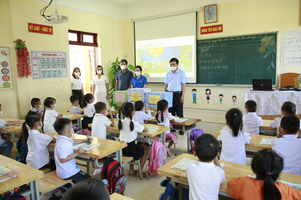 Học sinh cấp Tiểu học và THCS trên địa bàn một số, xã thị trấn của huyện Tiên Yên chuyển sang hình thức học trực tuyến