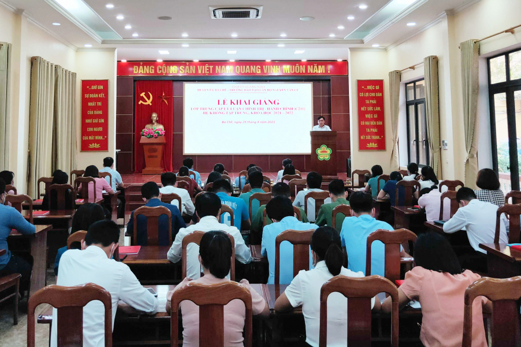Trường đào tạo cán bộ Nguyễn Văn Cừ phối hợp với Huyện uỷ Ba Chẽ tổ chức Lớp Trung cấp lý luận chính trị - hành chính hệ không tập trung tại huyện.