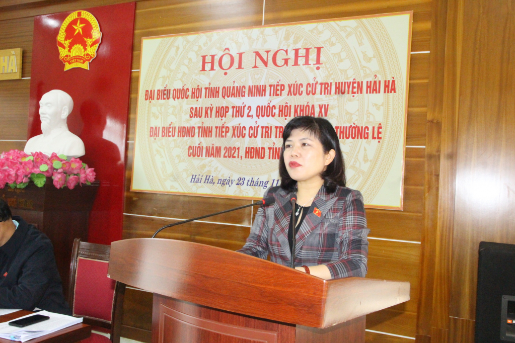Đồng chí Nguyễn Thị Thu Hà, Phó Trưởng Đoàn ĐBQH tỉnh Quảng Ninh, đã thông báo với cử tri huyện Hải Hà về kết quả Kỳ họp thứ 2 - Quốc hội khoá XV