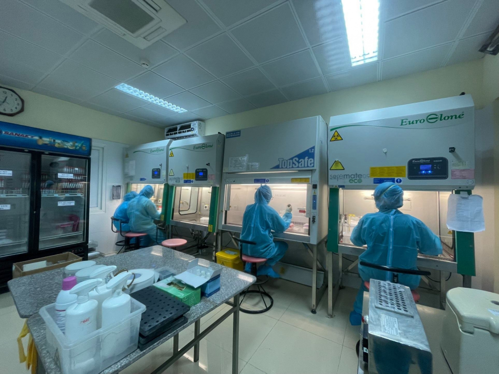 Xét nghiệm PCR khẳng định Covid-19 tại Bệnh viện Việt Nam-Thụy Điển Uông B