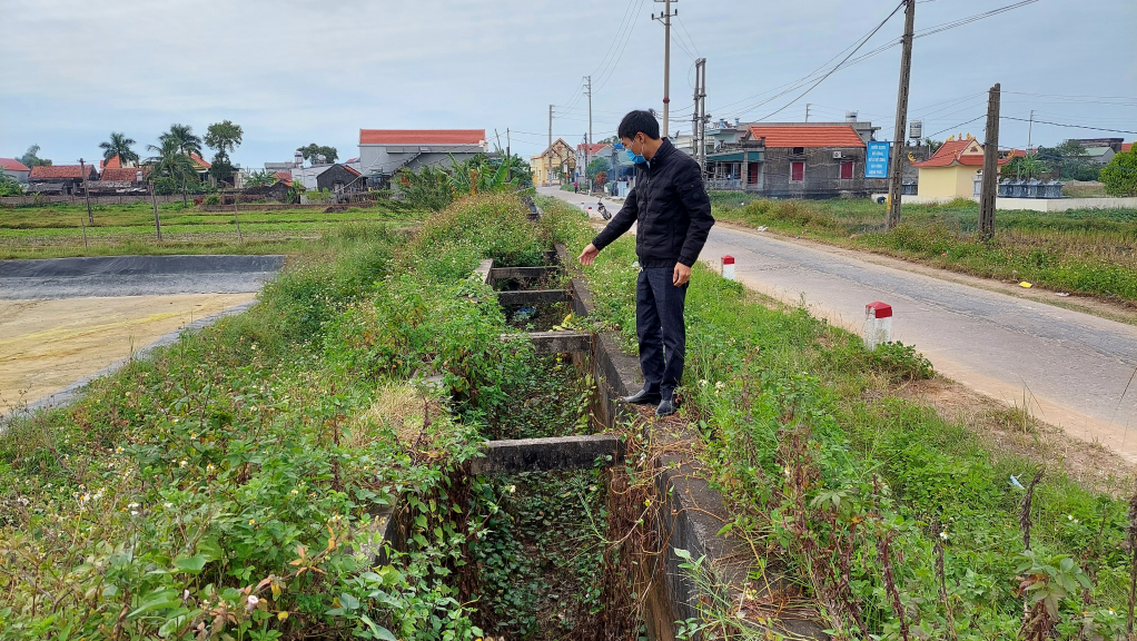 Tuyến mương N12A đoạn từ ngã ba thôn Trung đi thôn Nam, xã Vạn Ninh (Móng Cái) được đầu tư từ những năm 1990 đến nay đã xuống cấp nghiêm trọng, không đảm bảo cung cấp nước sản xuất cho hơn 100 ha đất nông nghiệp.