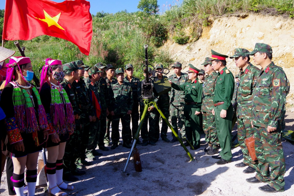 Cấp ủy, chính quyền, LLVT và nhân dân huyện Vân Đồn quyết tâm bảo vệ KVPT vững chắc.
