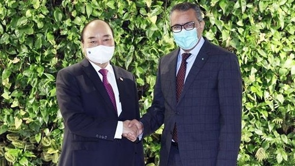 President Nguyen Xuan Phuc (left) shakes hands with Director-General Tedros Adhanom Ghegreyesus. (right). (Photo: VNA)