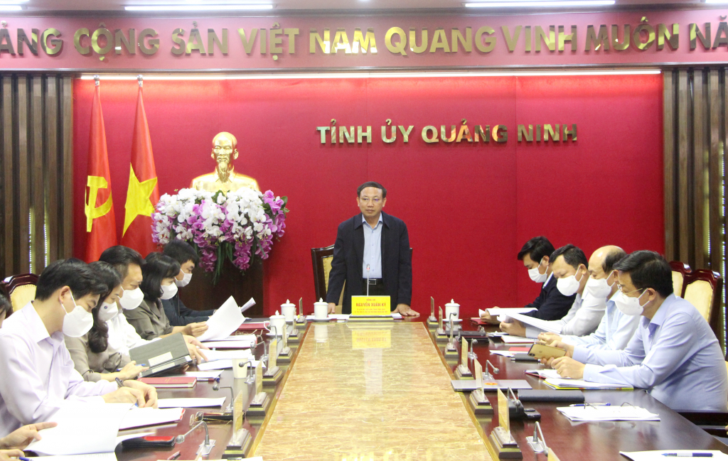 Đồng chí Nguyễn Xuân Ký, Ủy viên Trung ương Đảng, Bí thư Tỉnh ủy, Chủ tịch HĐND tỉnh, kết luận hội nghị.
