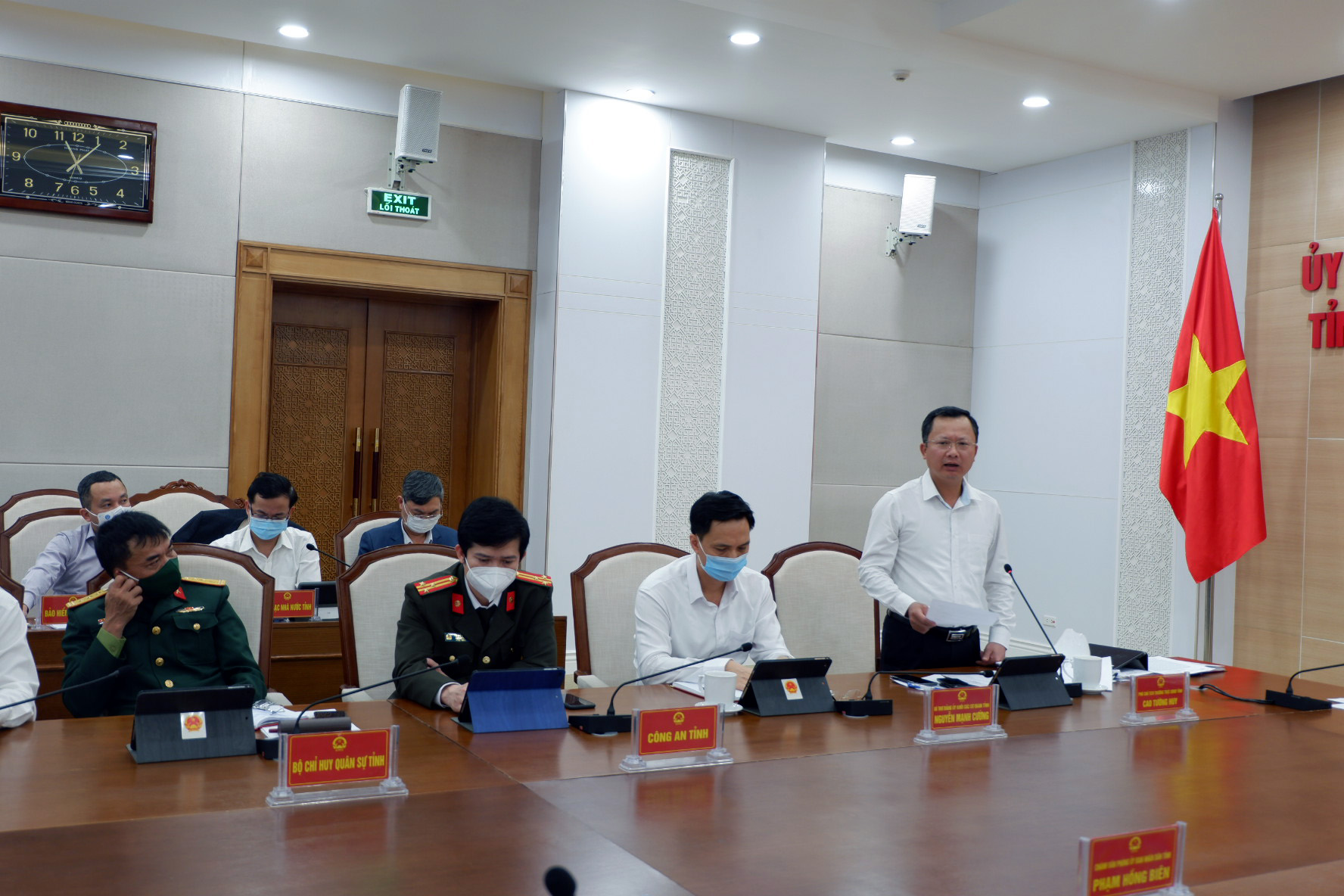 Phó Chủ tịch Thường trực UBND tỉnh Cao Tường Huy đánh giá một số giải pháp thực hiện nhiệm vụ phát triển KT-XH tháng 12/2021.