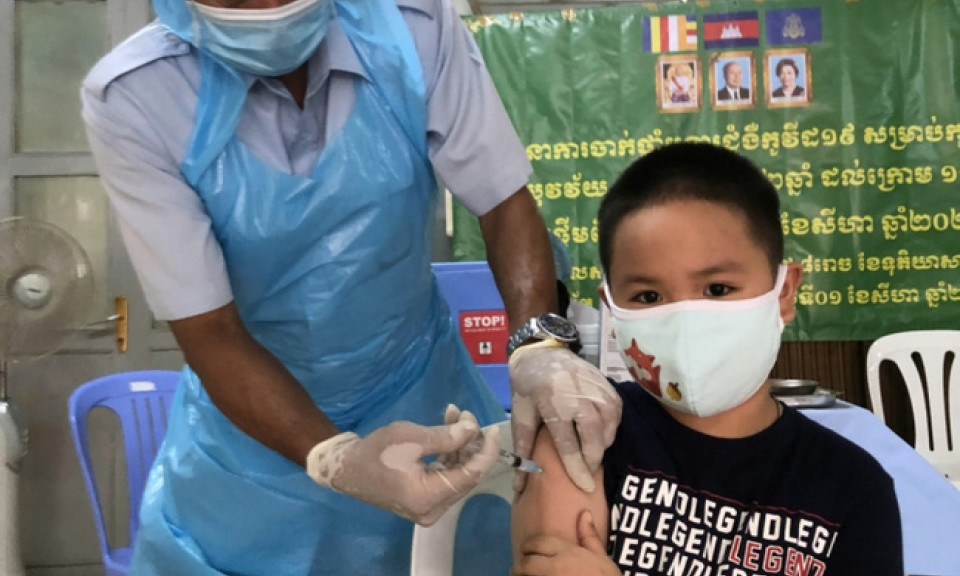Campuchia bắt đầu tiêm vaccine cho trẻ 5 tuổi