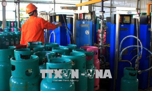 Giá gas trong nước tăng mạnh: Người tiêu dùng xoay sang dùng điện