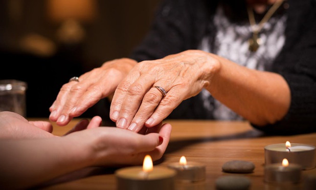 Khoa học từng bước giải mã hiện tượng nghe thấy "âm thanh từ cõi chết"