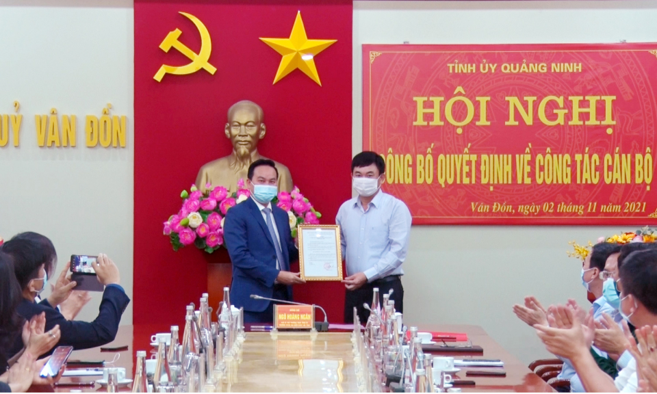 Đồng chí Trương Mạnh Hùng giữ chức Bí thư Huyện ủy Vân Đồn, nhiệm kỳ 2020-2025