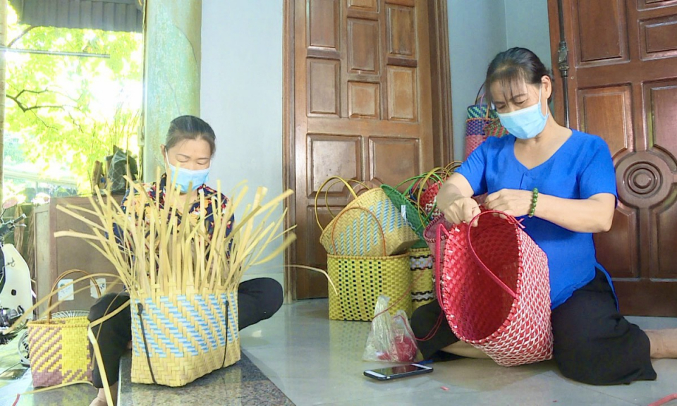 Trợ lực cho phụ nữ phát triển kinh tế