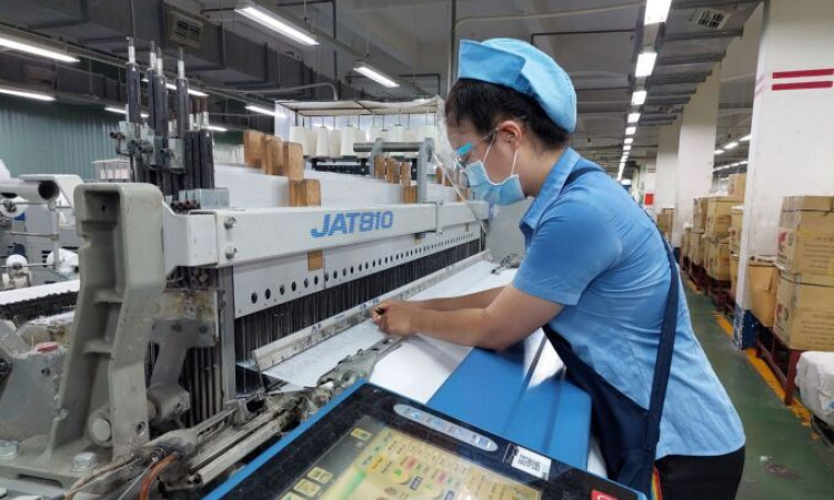 Lao động phải giữ khoảng cách ít nhất một mét khi làm việc