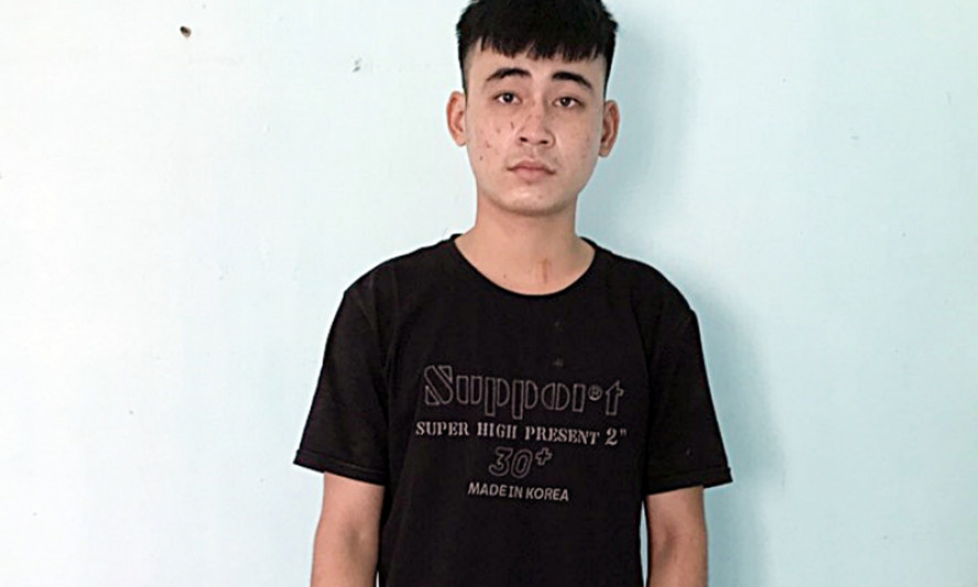 Nhậu xong về nhà quậy rồi dùng dao tấn công Công an