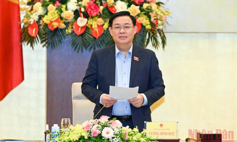 Chủ tịch Quốc hội Vương Đình Huệ chủ trì Phiên họp về hoàn thiện cơ chế bảo vệ Hiến pháp