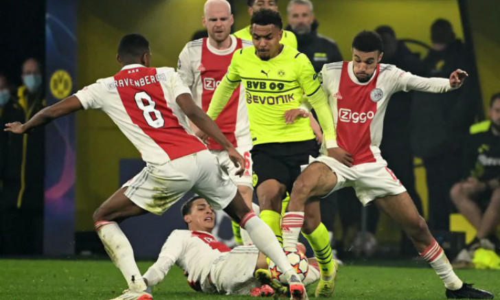 Dortmund lại thua đậm Ajax