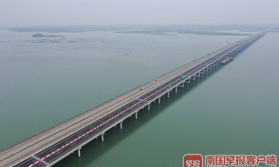 广西最长跨海大桥新桥建成通车