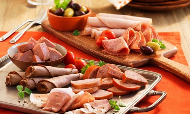 Thịt nguội, xúc xích có thể gây ung thư như thuốc lá