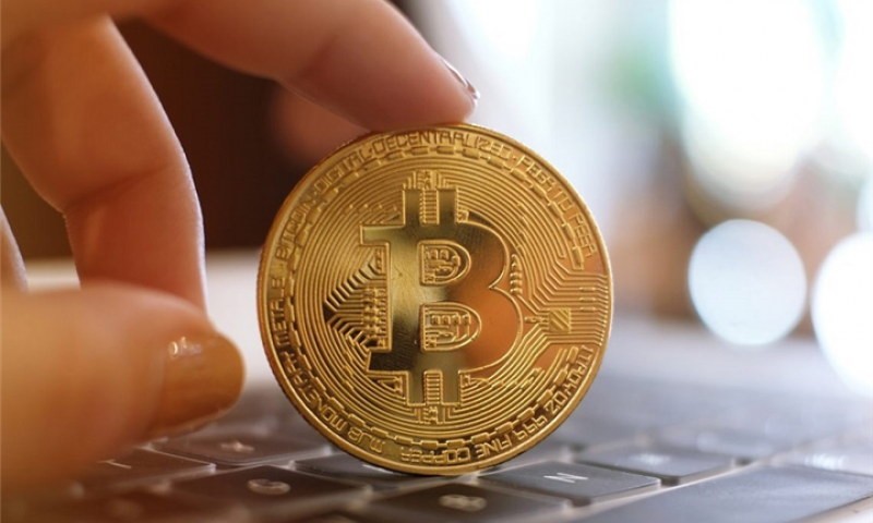Giá Bitcoin hôm nay 5/11: Bitcoin trượt dốc, thị trường rực lửa