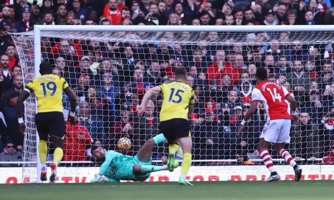 Arsenal vượt mặt Man Utd