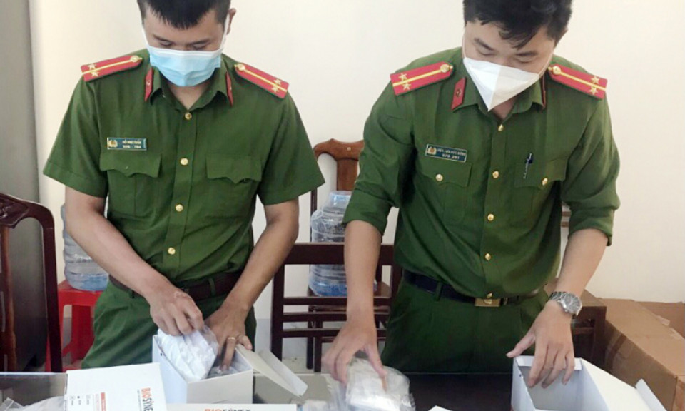 Thu giữ hàng trăm bộ kit test nhanh COVID-19 không rõ nguồn gốc