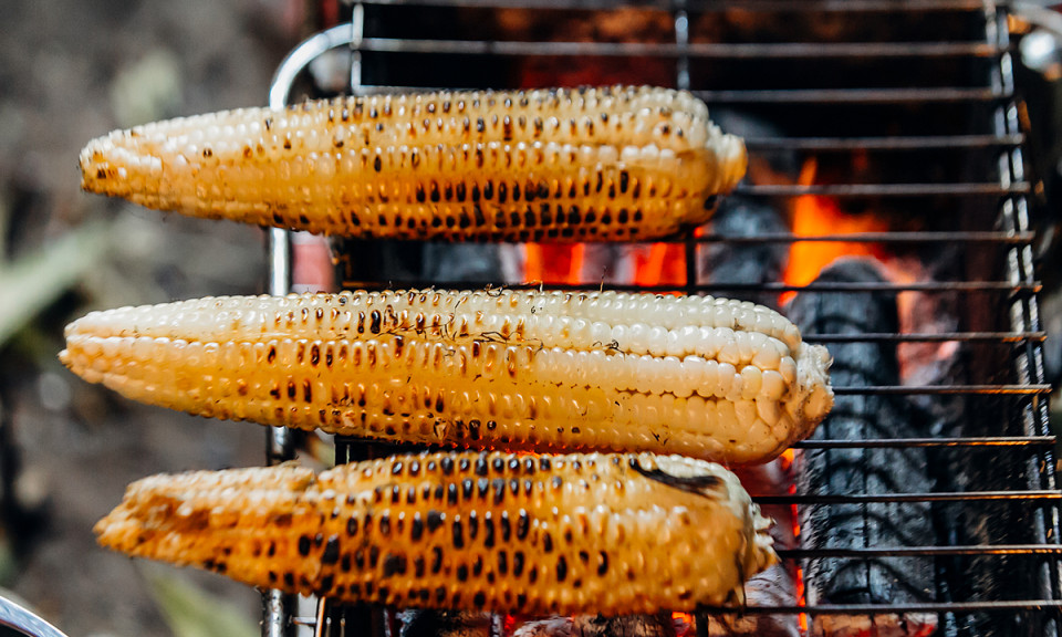 Hanoi sidewalks offer culinary warmth when it gets cold