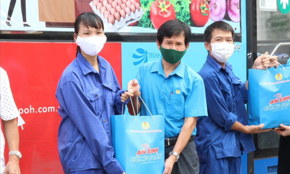 Lùi thời điểm đóng phí công đoàn cho doanh nghiệp khó khăn vì COVID-19