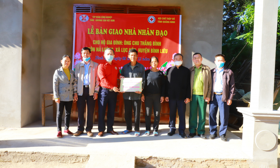 Bình Liêu: Bàn giao nhà nhân đạo cho hộ cựu chiến binh nghèo