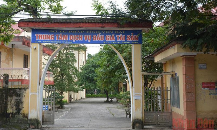 Bắt tạm giam Giám đốc Trung tâm Dịch vụ đấu giá tài sản tỉnh Yên Bái