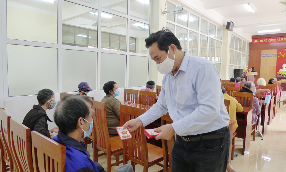 Quan tâm, chăm lo cho người khuyết tật