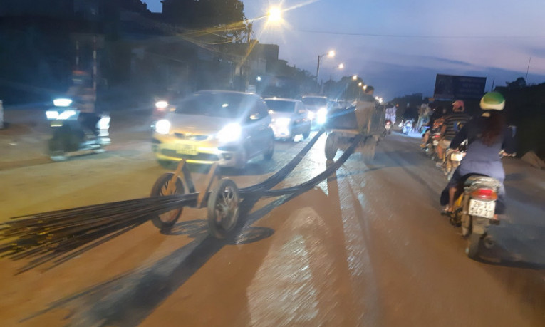 Phát hoảng với xe tự chế giờ cao điểm